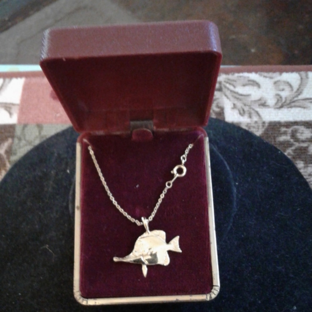 Ladies Necklace with Blowfish Pendant(NWOT)